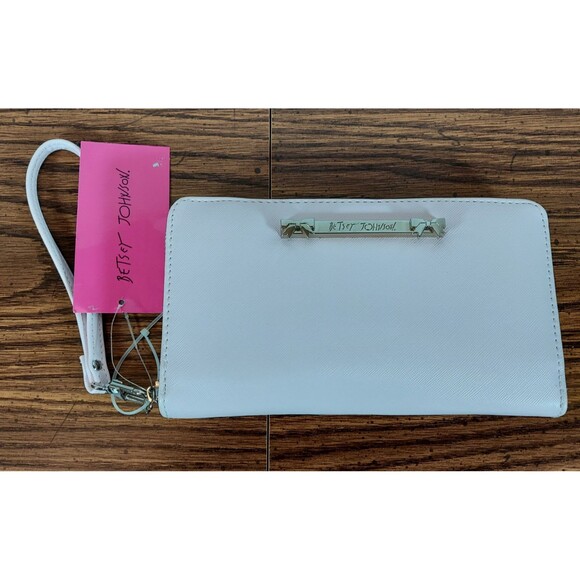 BETSEY JOHNSON Light Pink Faux Leather Zip Clutch Wristlet Wallet $58 NWT - Picture 1 of 6